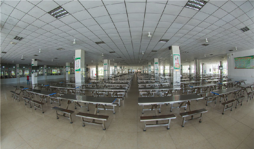 食堂就餐间.jpg