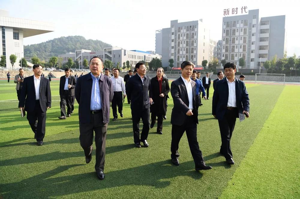 建校40周年之际李荐国杨懿文深入娄底一中调研并现场办公解难题