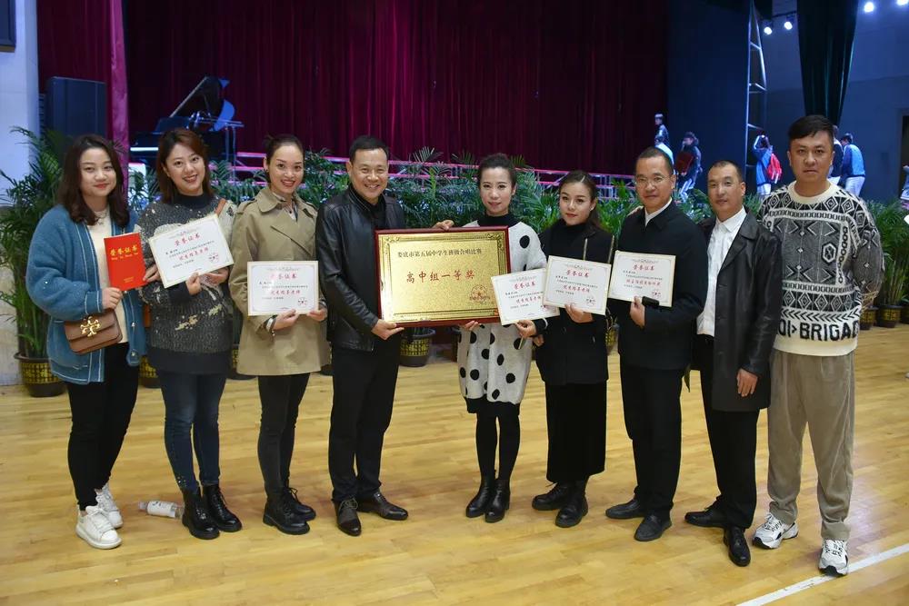 喜报娄底一中在全市班级合唱比赛中大放异彩包揽高中组初中组一等奖第