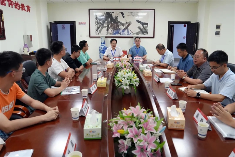  两校携手育英才 创新学子话成长——娄底一中召开与师大附中联合培养拔尖创新班学生座谈会